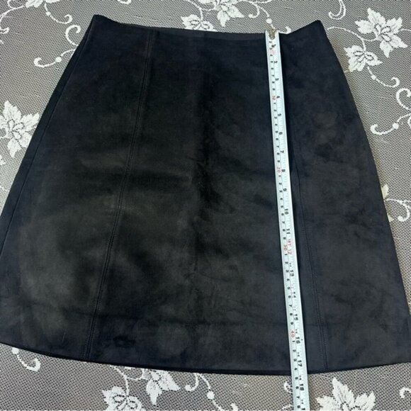 Aritzia Babaton Modern Faux Suede Mini Skirt in Black Sz 2 - Picture 9 of 11